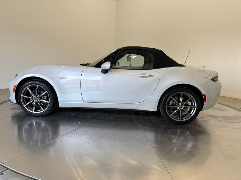 Used 2016 White Mazda Grand Touring image 4