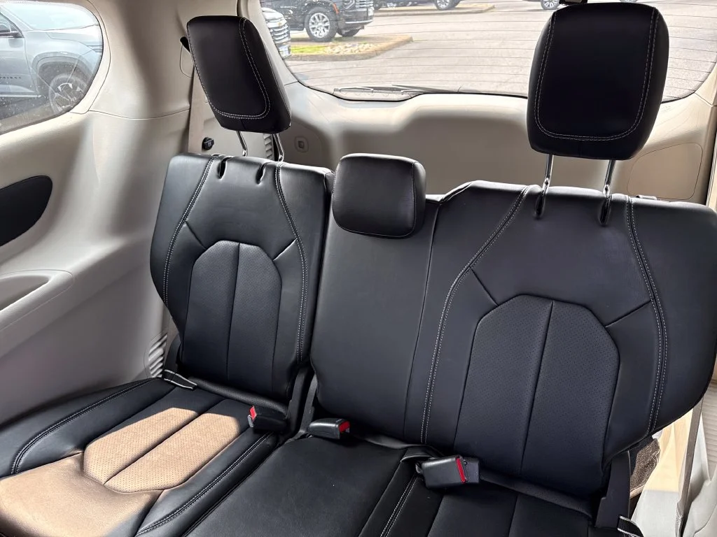 Used 2024 Silver Chrysler Touring L image 21