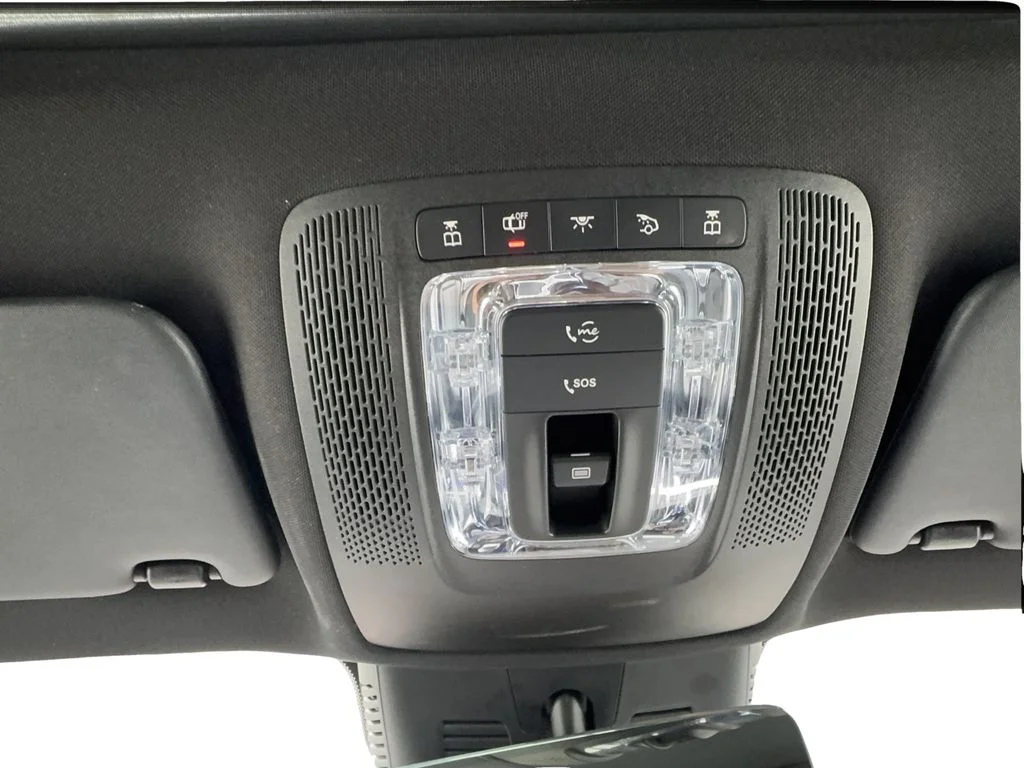 Used 2025 Black Mercedes-Benz GLB 250 image 43