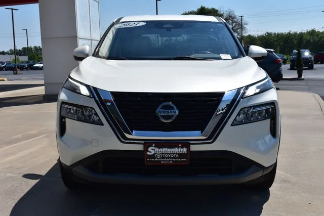 Used 2021 White Nissan SV image 3
