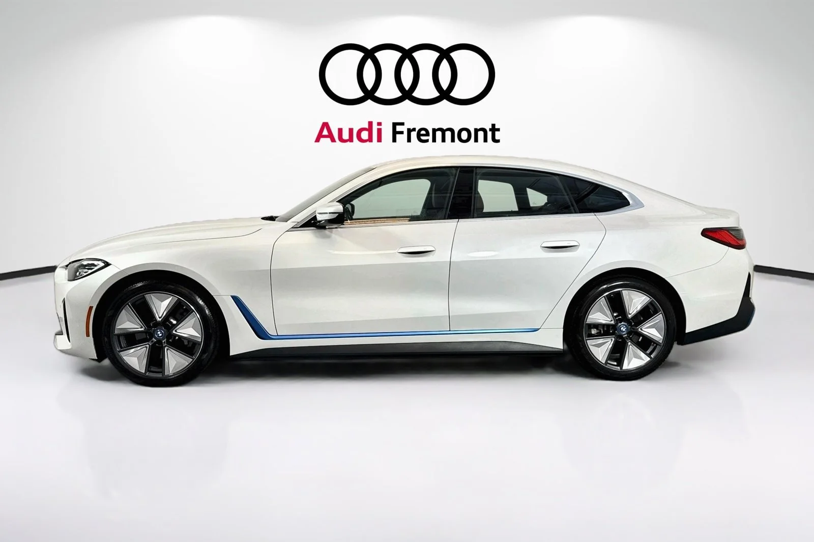 Used 2023 Mineral White Metallic BMW eDrive40 image 1