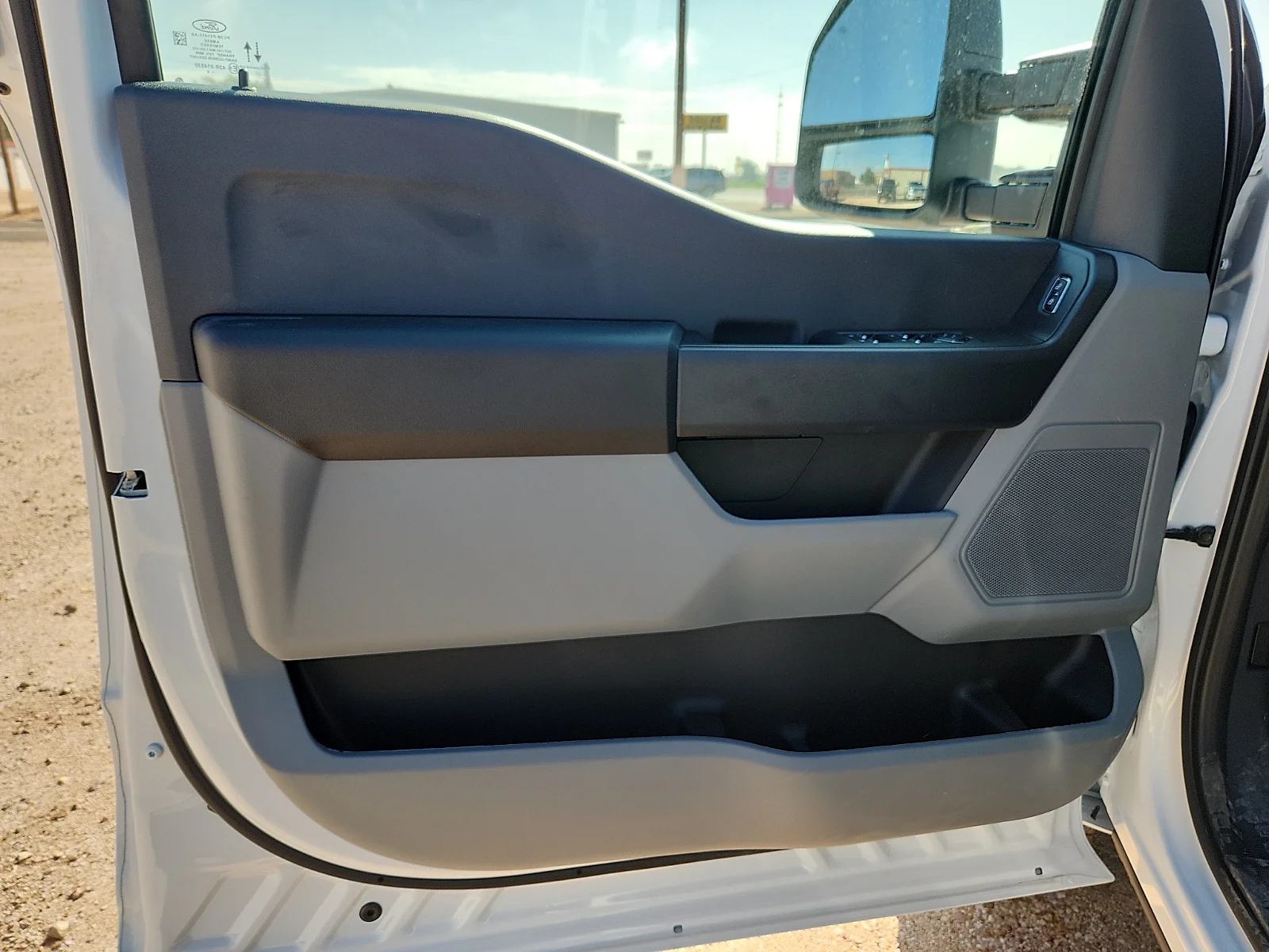 New 2026 Oxford White Ford XL image 14
