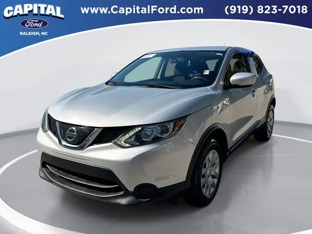 Used 2019 Silver Nissan S image 1