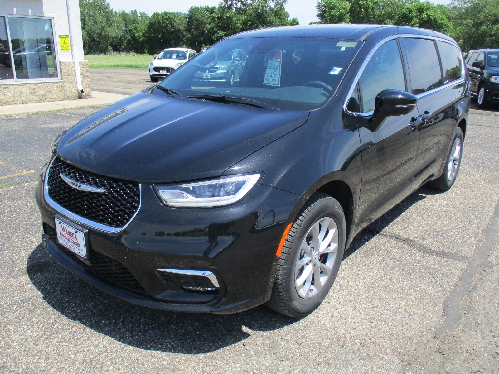 2026 Chrysler Pacifica Select AWD's photo