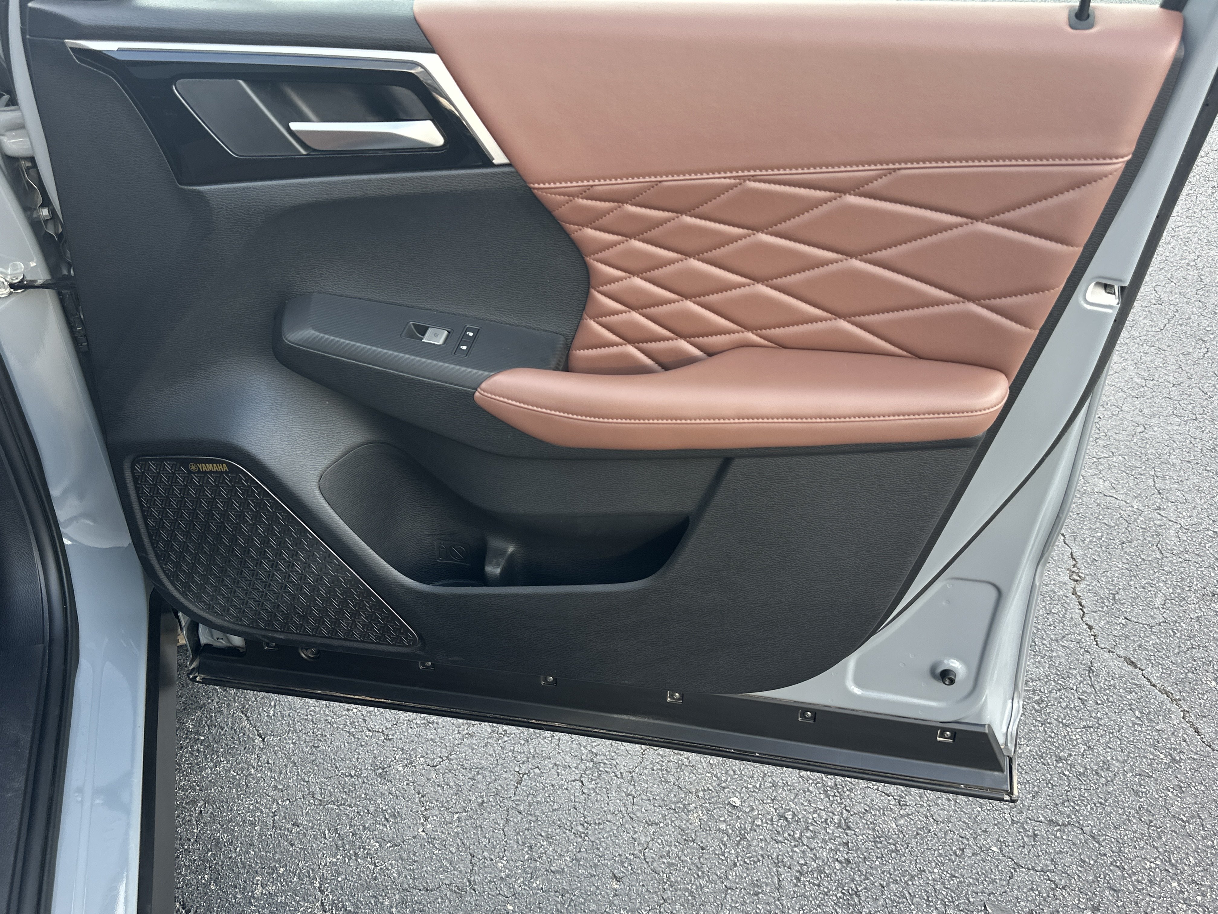 Used 2025  Mitsubishi SEL image 15
