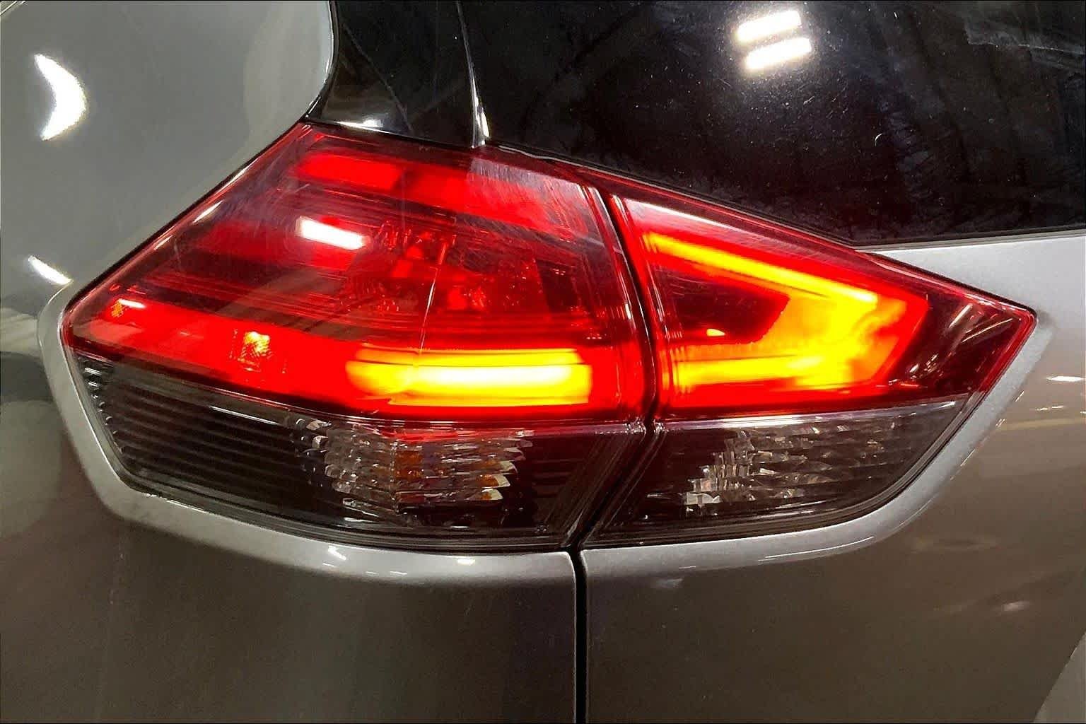 Used 2017 Gun Metallic Nissan SL image 29