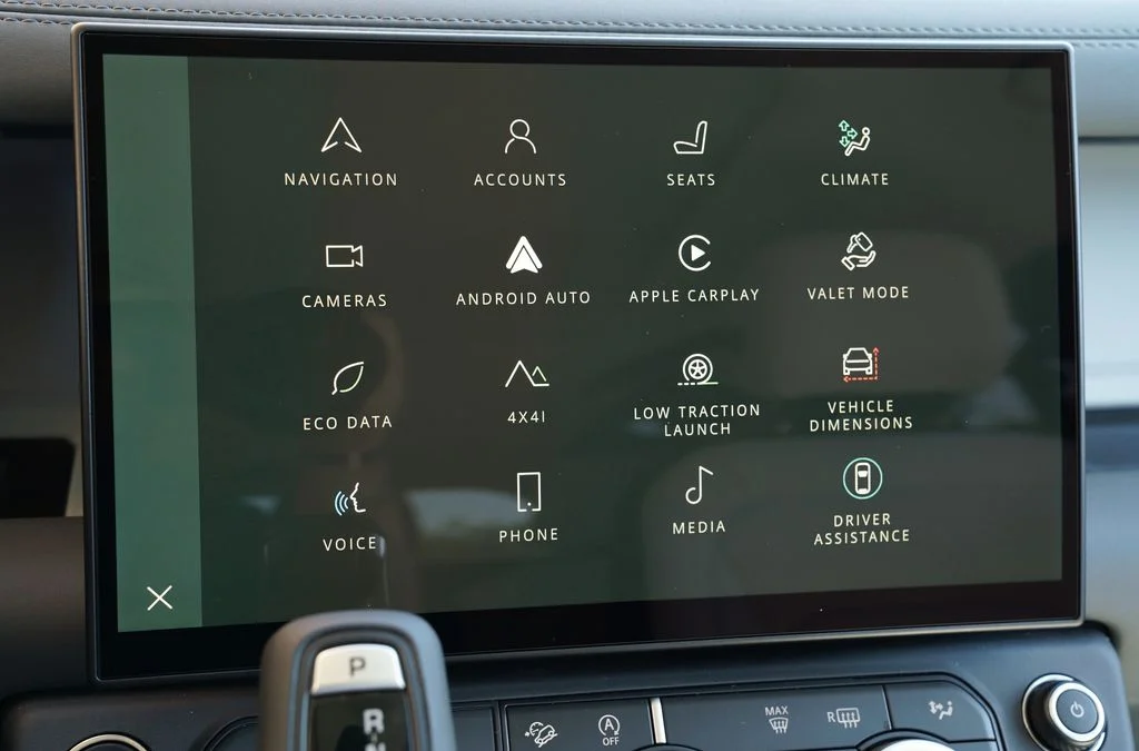 Used 2026 Gray Land Rover X-Dynamic SE image 19