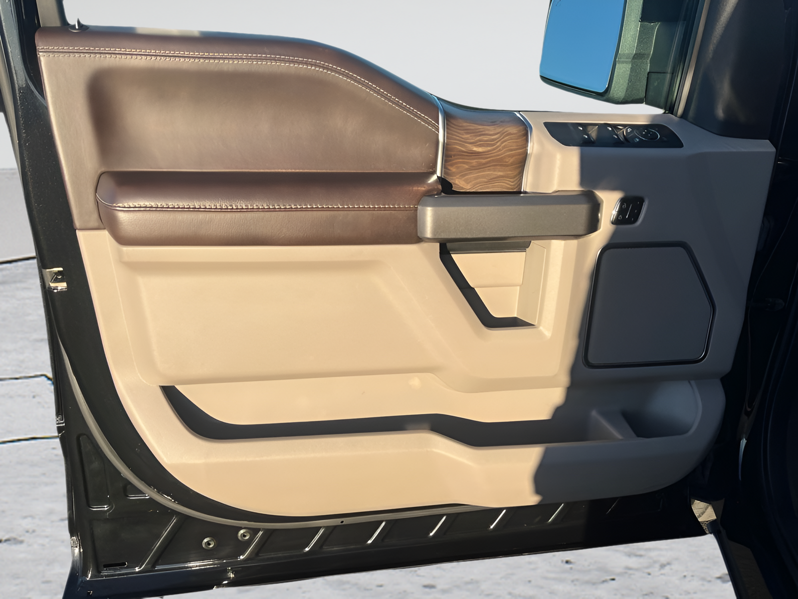 Used 2020 Black Ford Limited image 17