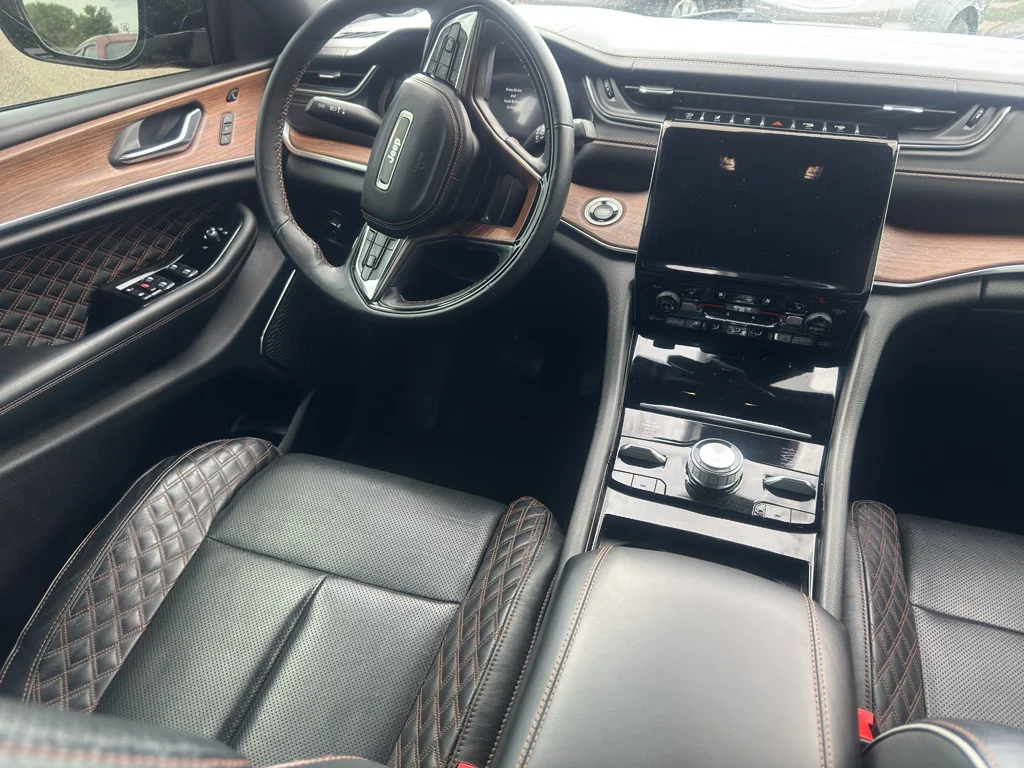 Used 2022 Diamond Black Crystal Pearlcoat Jeep Summit image 17