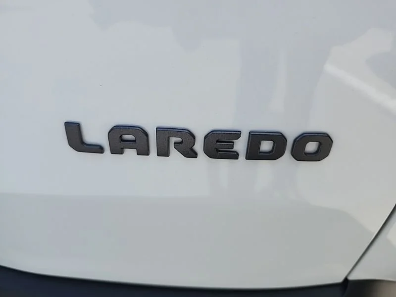 Used 2026 White Jeep Laredo image 5