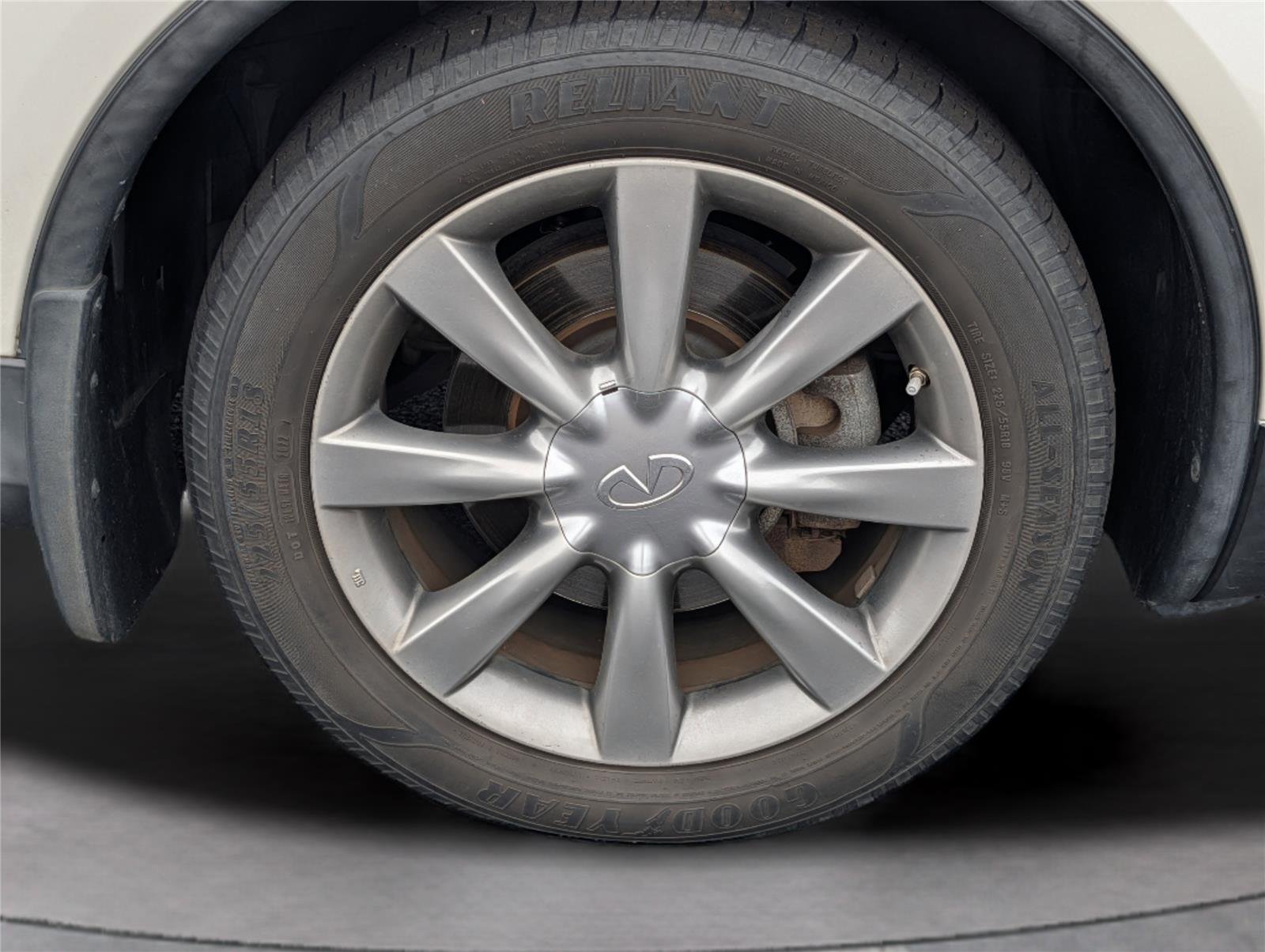Used 2017 Majestic White INFINITI RWD image 36