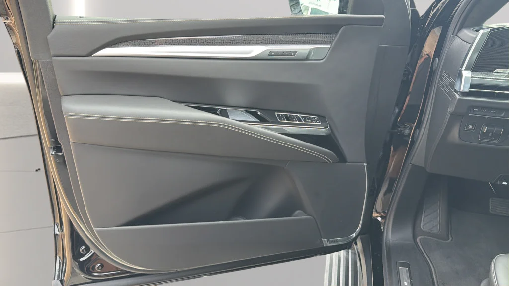 2026 Cadillac Escalade ESV V-Series - Photo 9