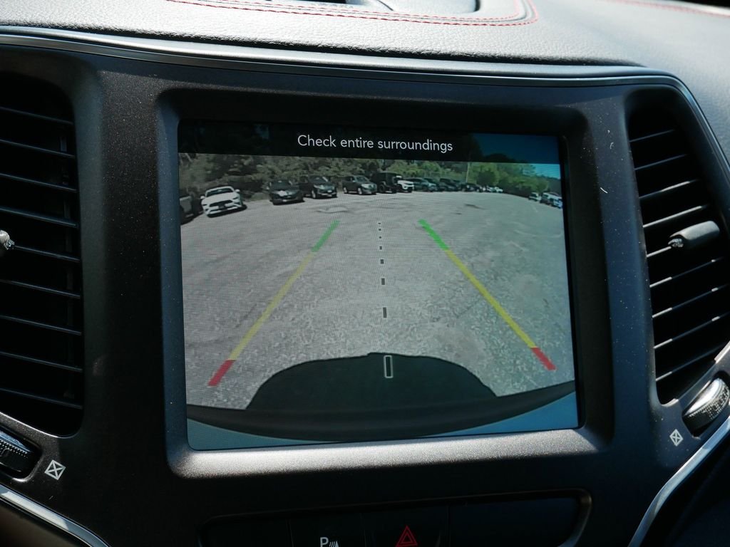 Certified Used 2020 White Jeep Trailhawk image 28