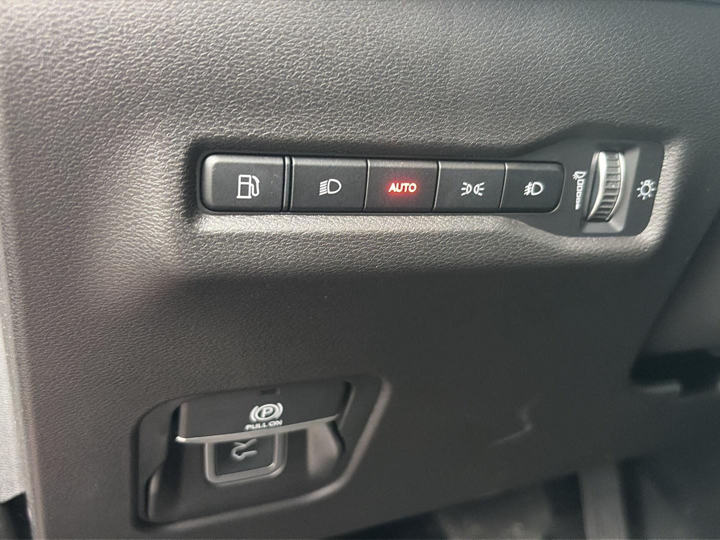 Used 2026 Red Hot Pearlcoat Jeep Laredo image 9