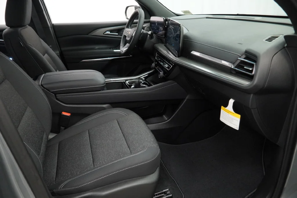 New 2027 Sterling Gray Metallic Chevrolet LT image 29