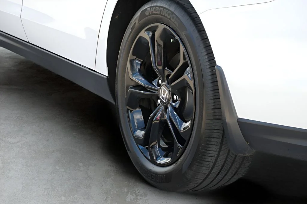 Used 2025 White Honda SE image 8