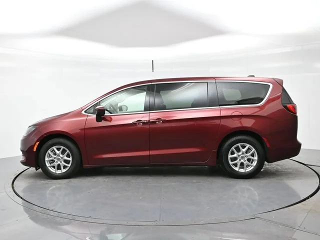 Used 2023 Velvet Red Pearlc Chrysler LX image 4
