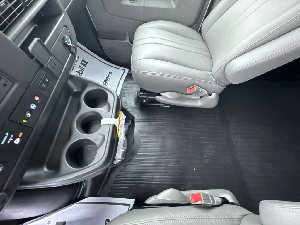 New 2025 Summit White GMC Work Van image 25