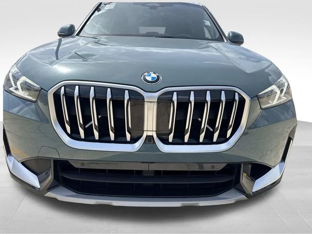 Used 2025 Green BMW xDrive28i image 3