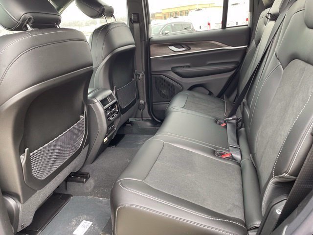 New 2026 Diamond Black Crystal Pearlcoat Jeep Laredo Altitude image 10