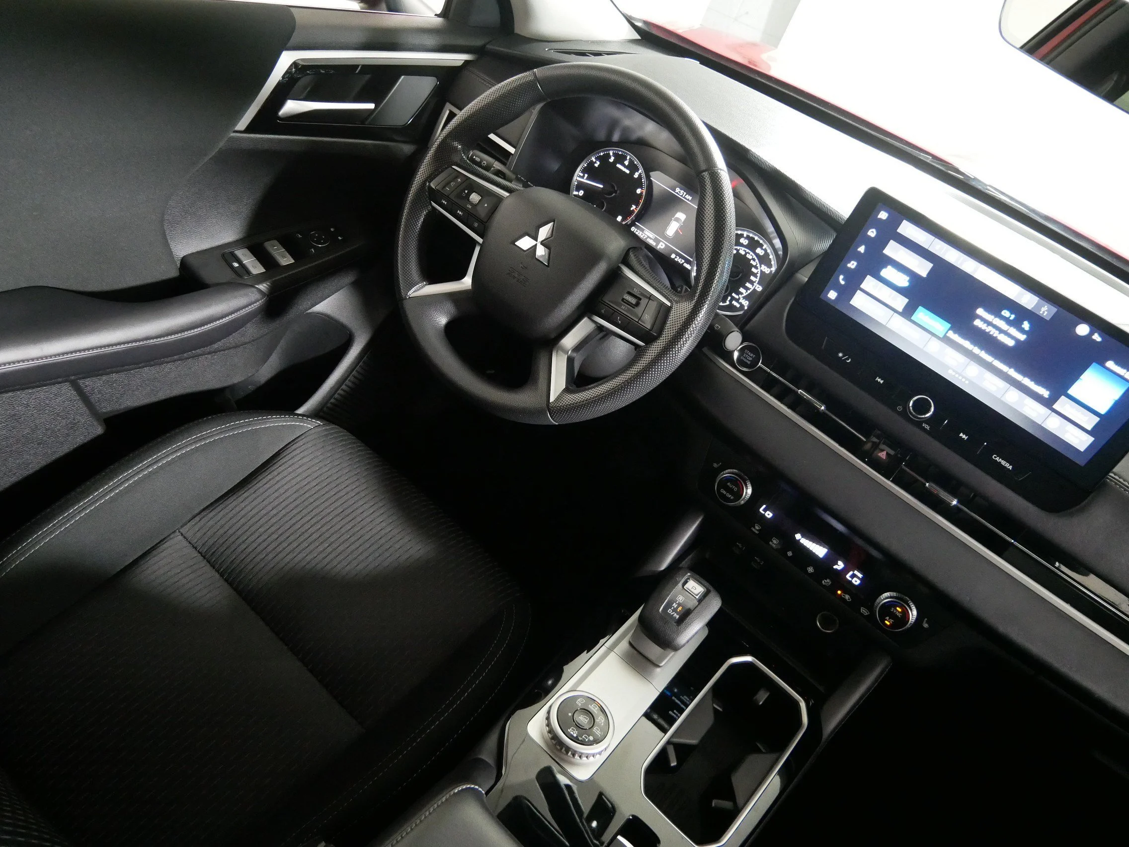Used 2025 Red Diamond Mitsubishi ES image 9