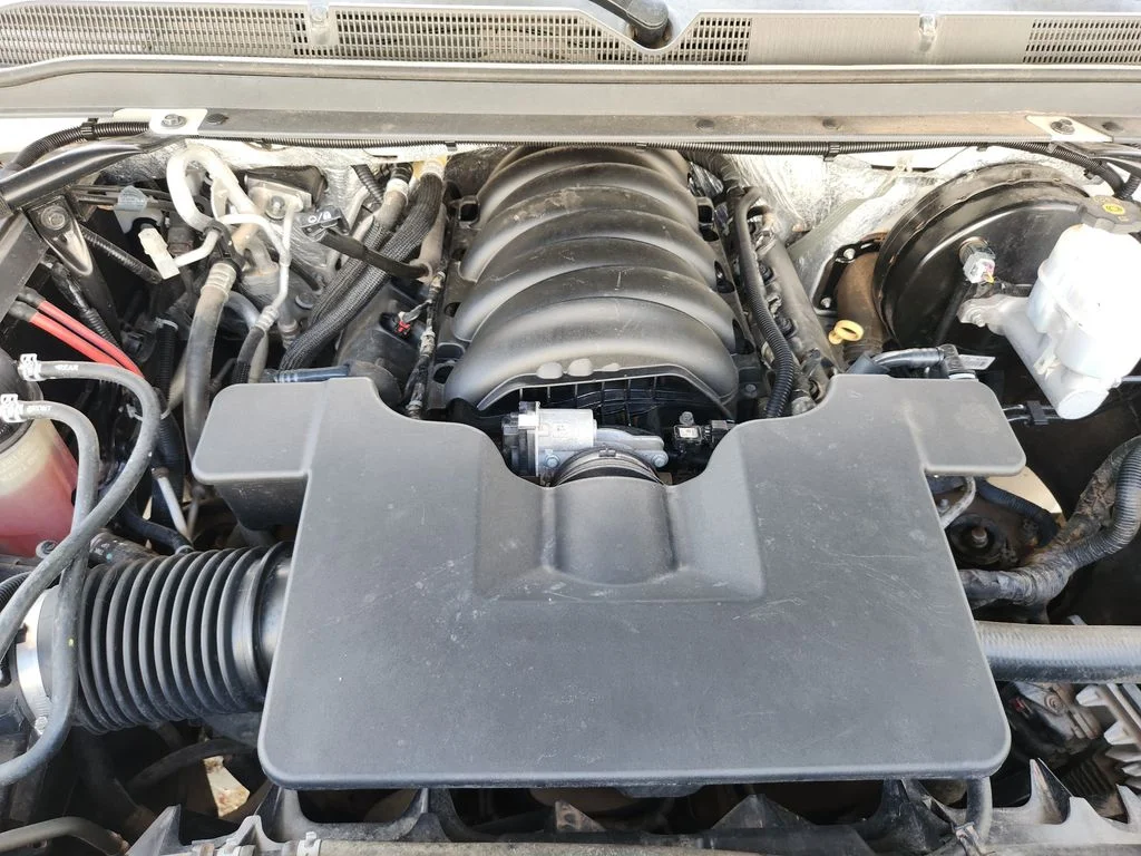 Used 2018 White Frost Tricoat GMC SLT image 32