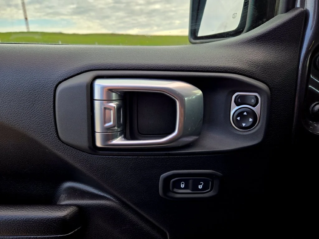 Used 2024 Gray Jeep Mojave image 11