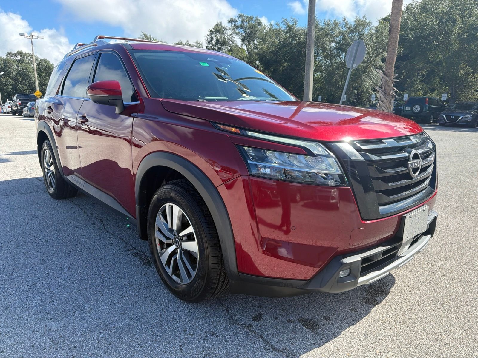 Used 2022 Red Nissan SL image 3