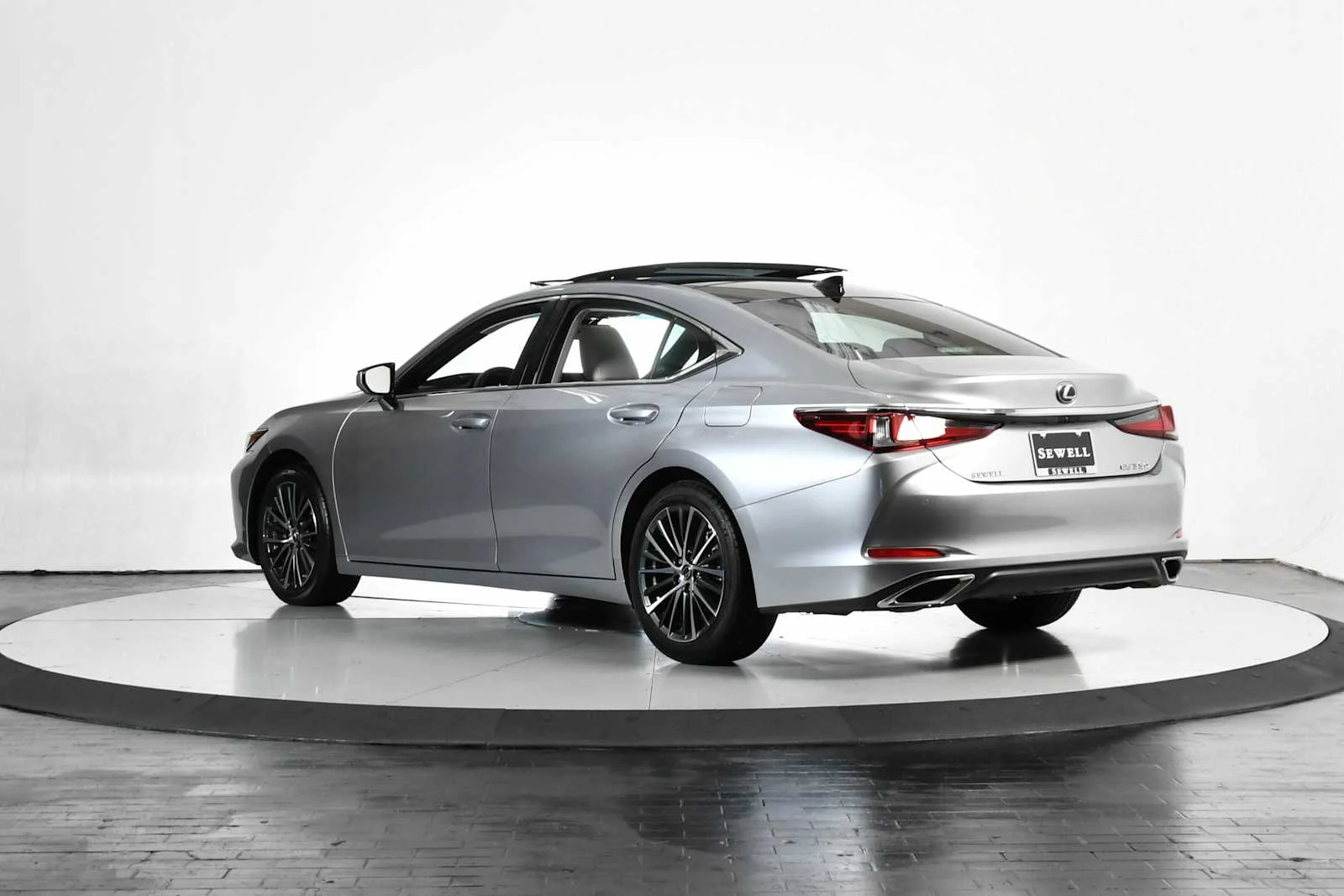 Used 2025 Iridium Lexus  image 4
