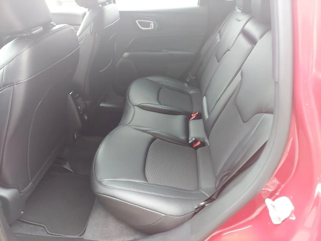 New 2026 Red Hot Pearlcoat Jeep Latitude image 39