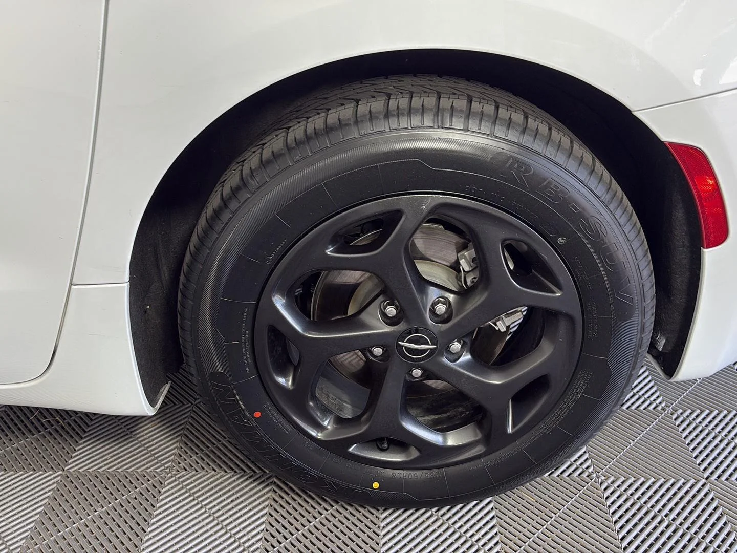 Used 2022 Bright White Clearcoat Chrysler Hybrid Limited image 15