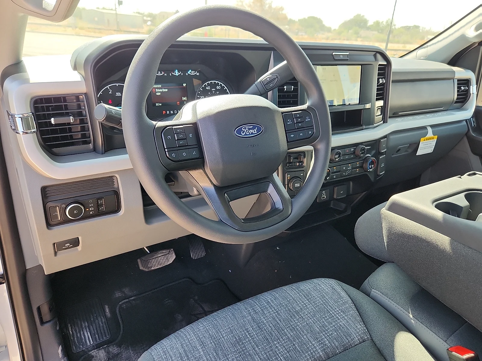 New 2027 Oxford White Ford XLT image 13