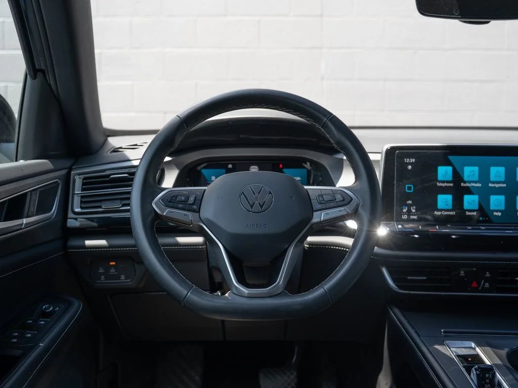Used 2024  Volkswagen 2.0T SE image 23