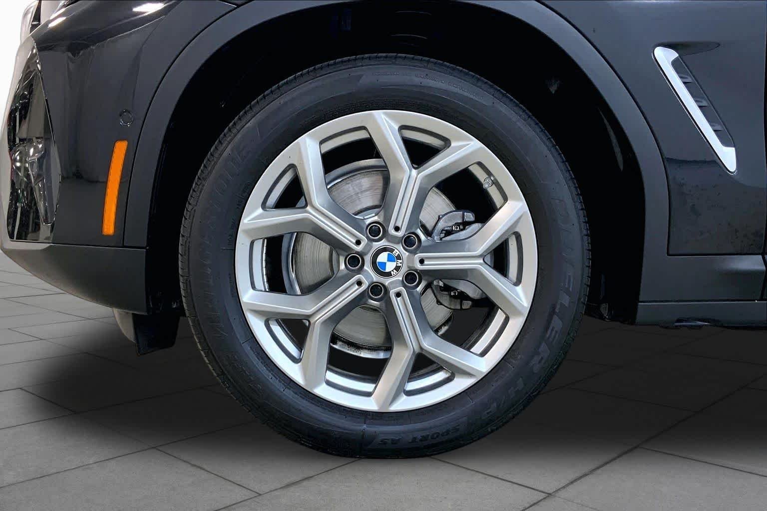 Used 2024 Black Sapphire Metallic BMW xDrive30i image 10