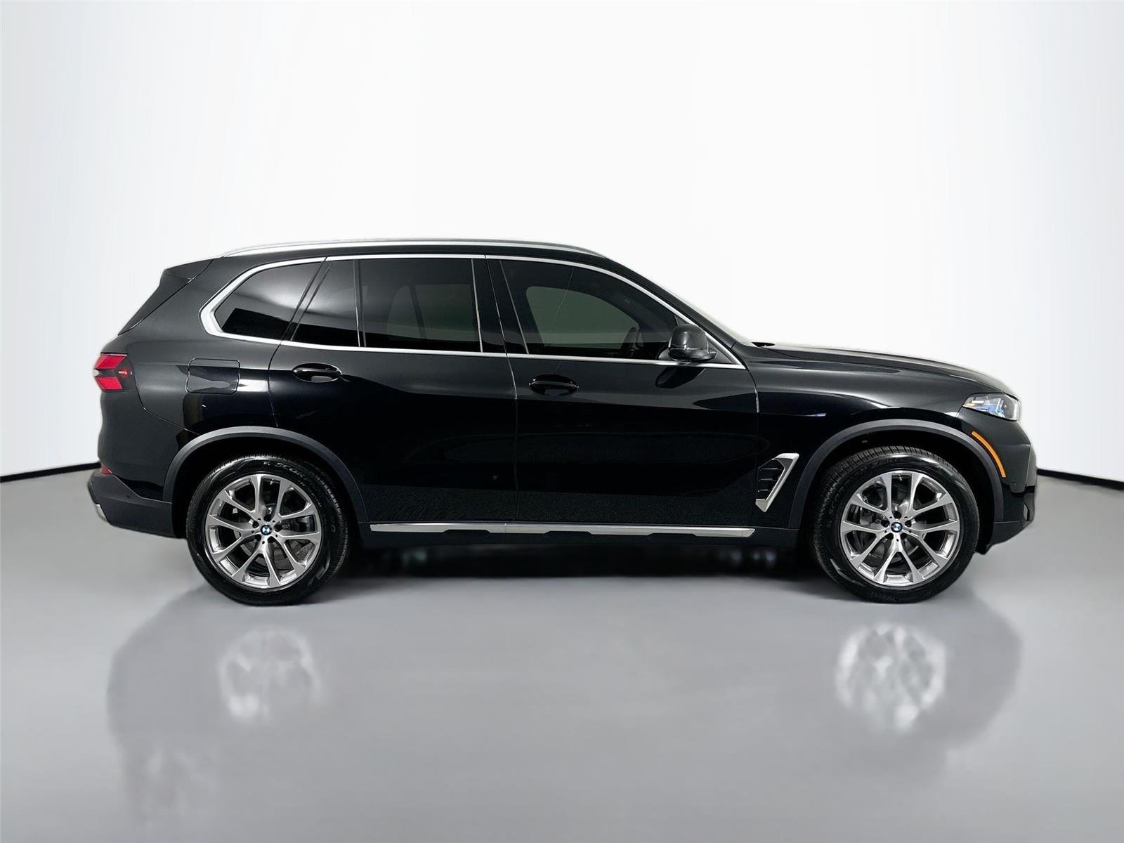 New 2026 Black Sapphire Metallic BMW sDrive40i image 5