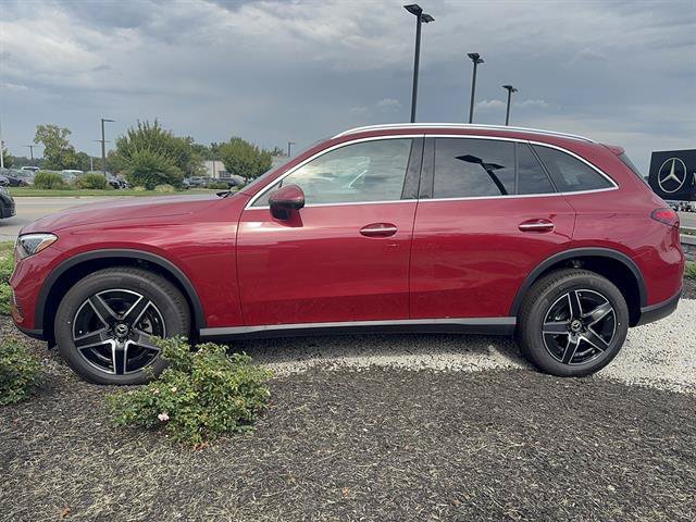 New 2026 MANUFAKTUR Patagonia Red Metallic Mercedes-Benz GLC 300 4MATIC® image 18