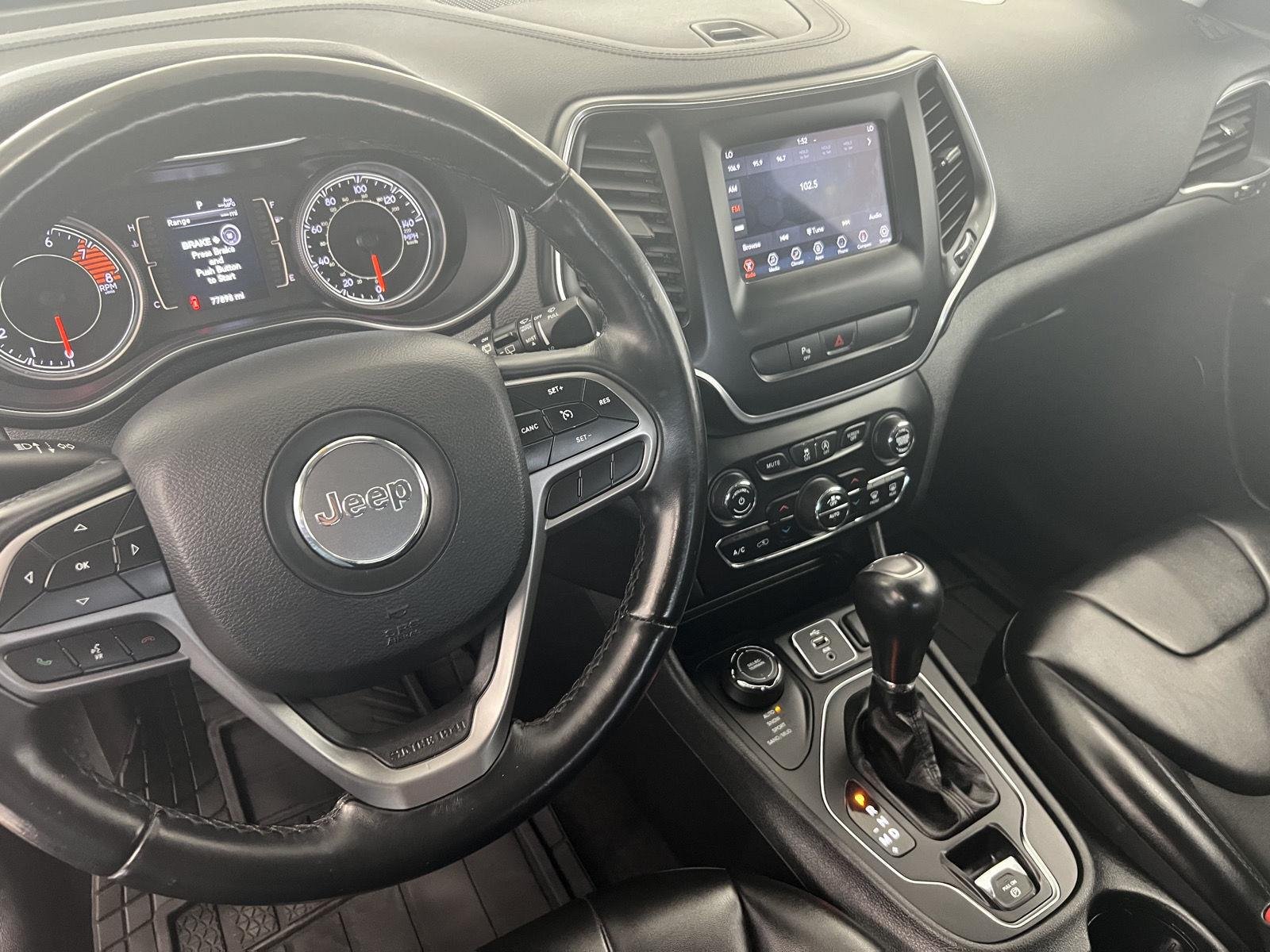 2019 Jeep Cherokee Latitude Plus - Photo 19