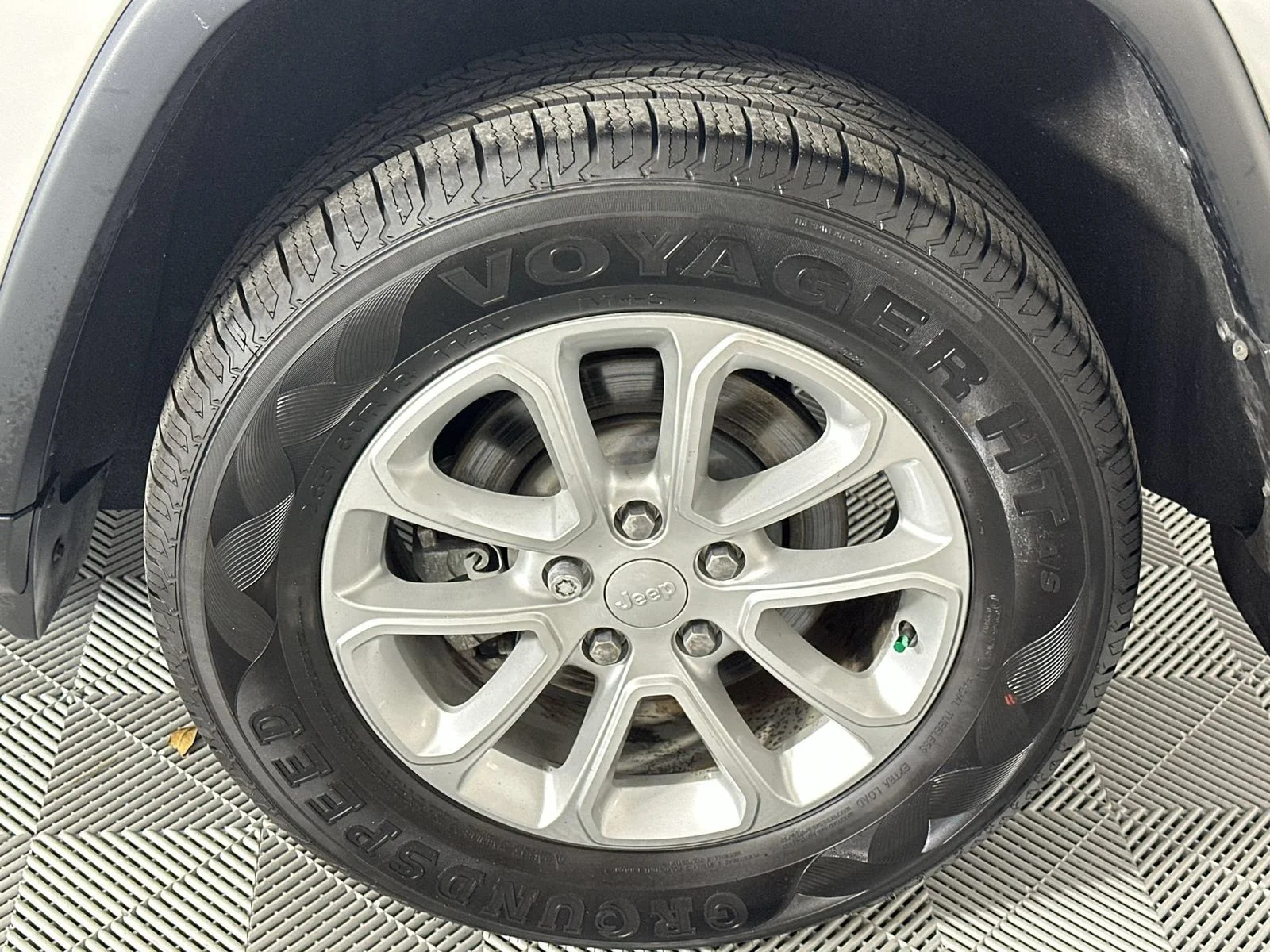 Used 2021 White Jeep Laredo E image 10