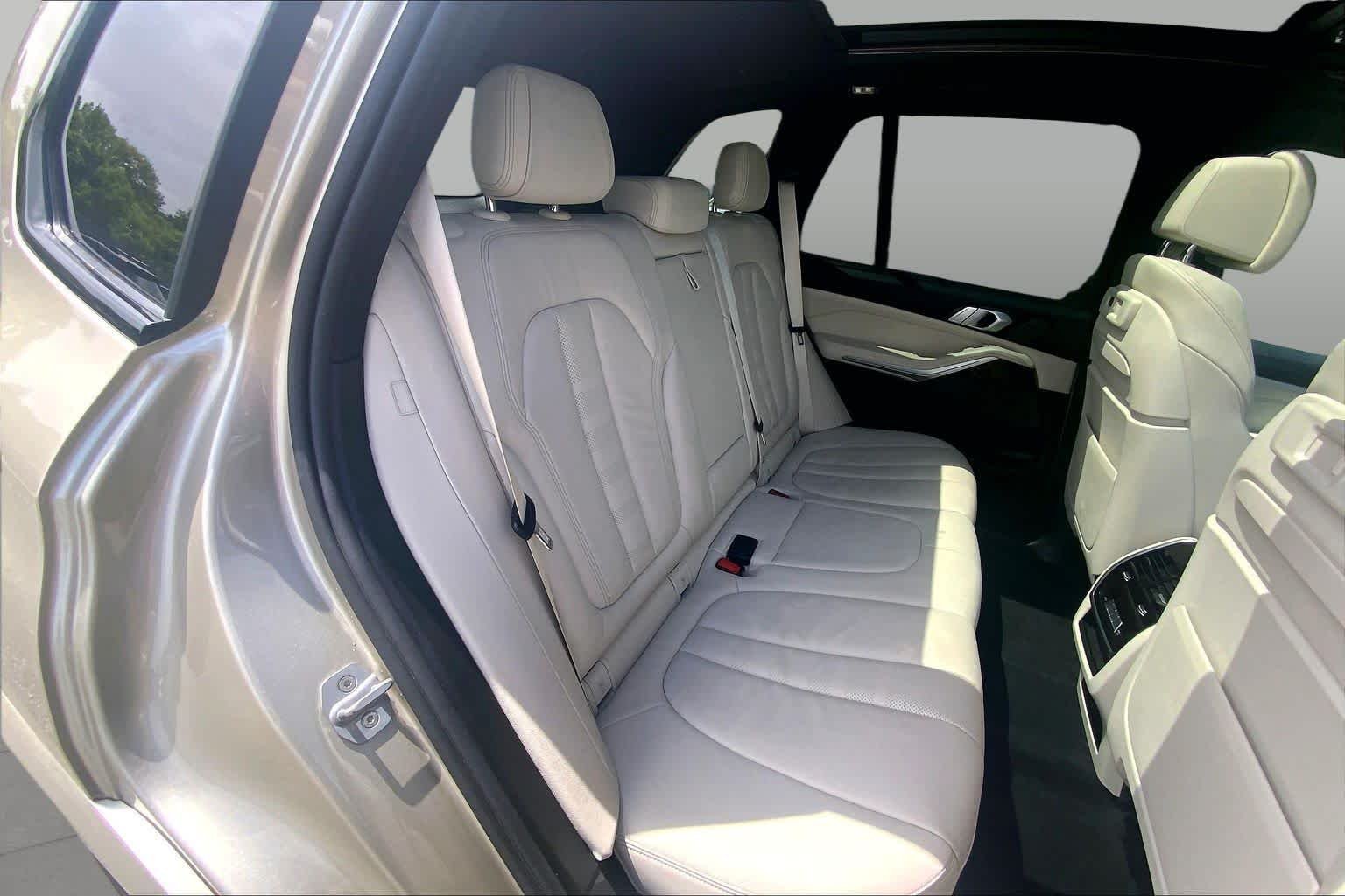 Used 2019 Sunstone Metallic BMW xDrive50i image 20