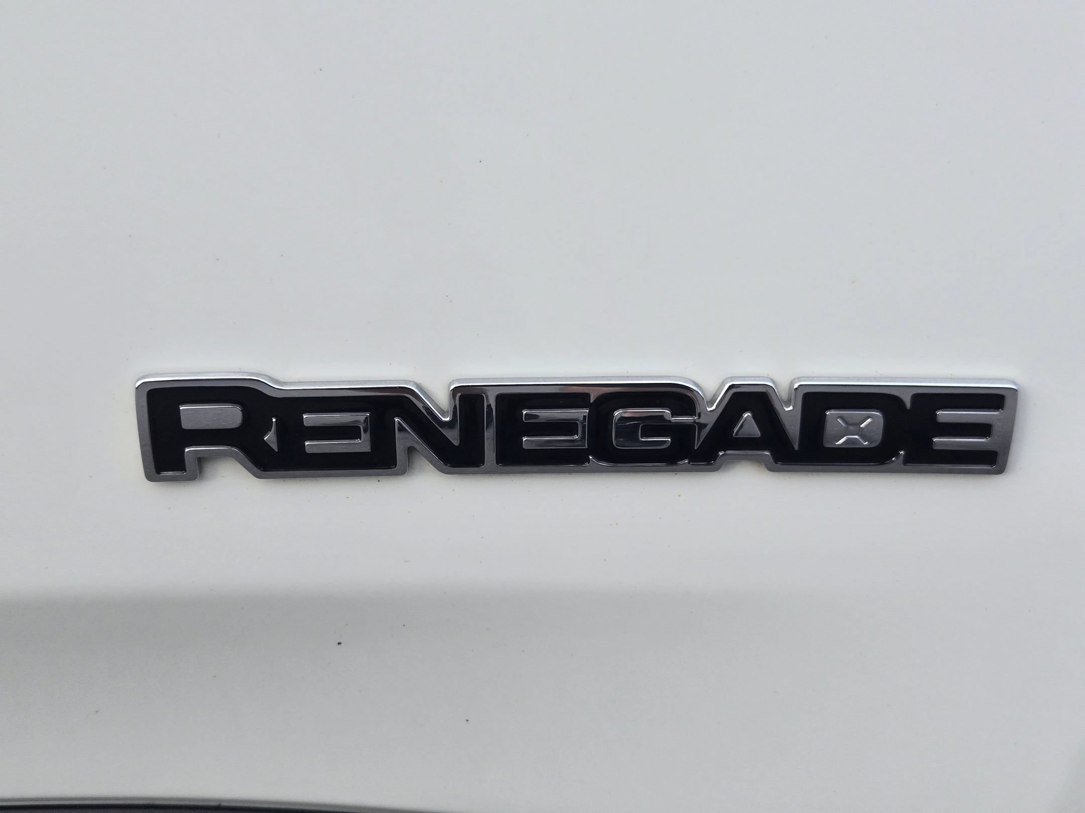 Used 2023 Alpine White Clearcoat Jeep Latitude image 37