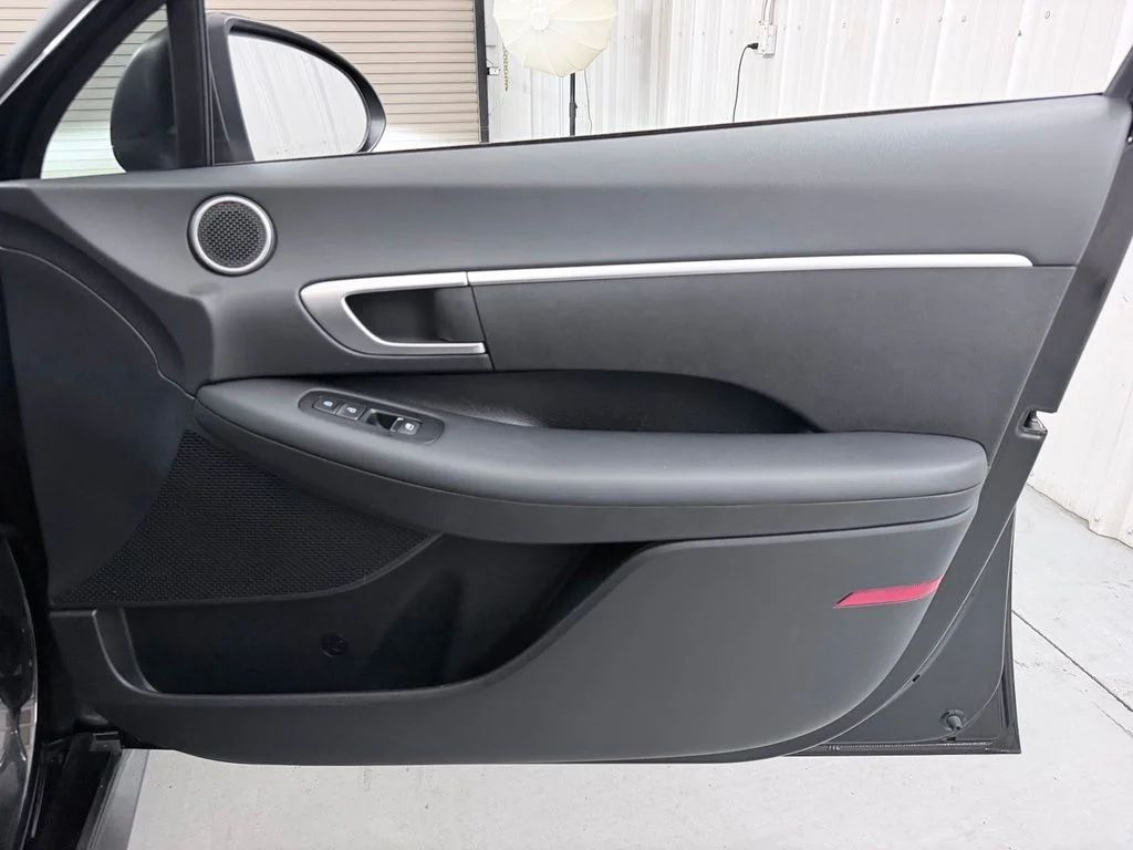 Used 2021 Black Hyundai SE image 34