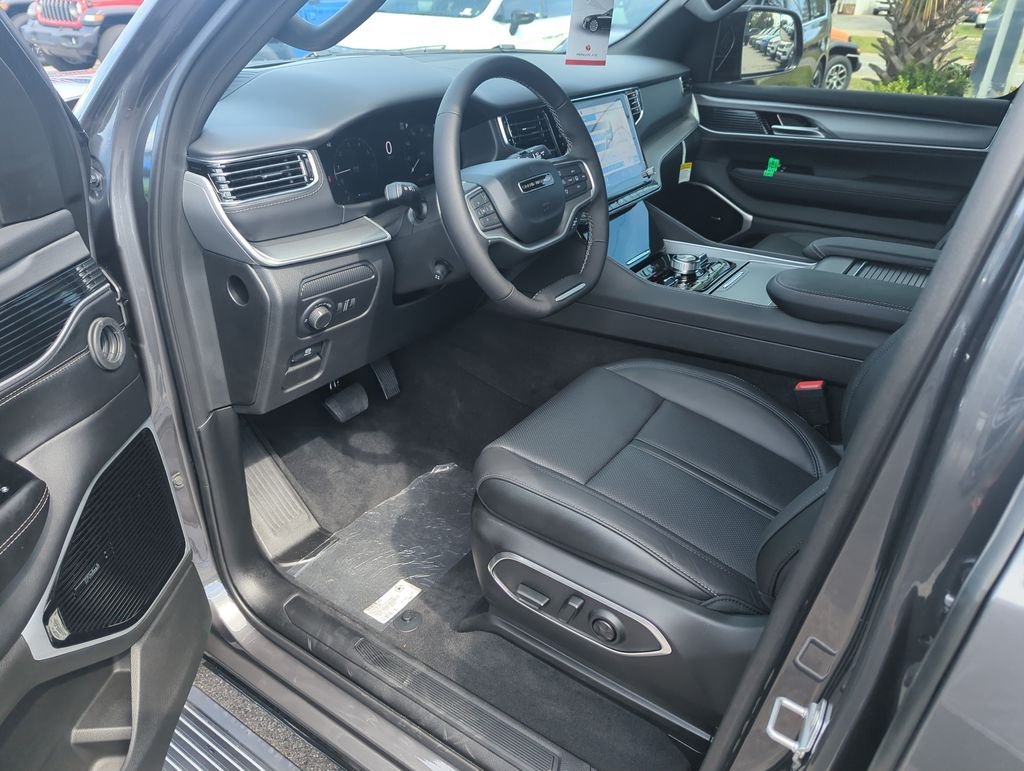 New 2026 Baltic-Gray Metallic Clear-Coat Exterior Paint Jeep Limited Reserve image 11