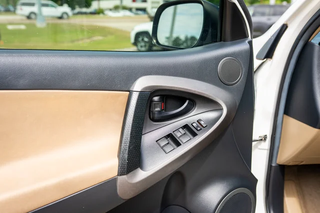 Used 2012 Super White Toyota Base image 30