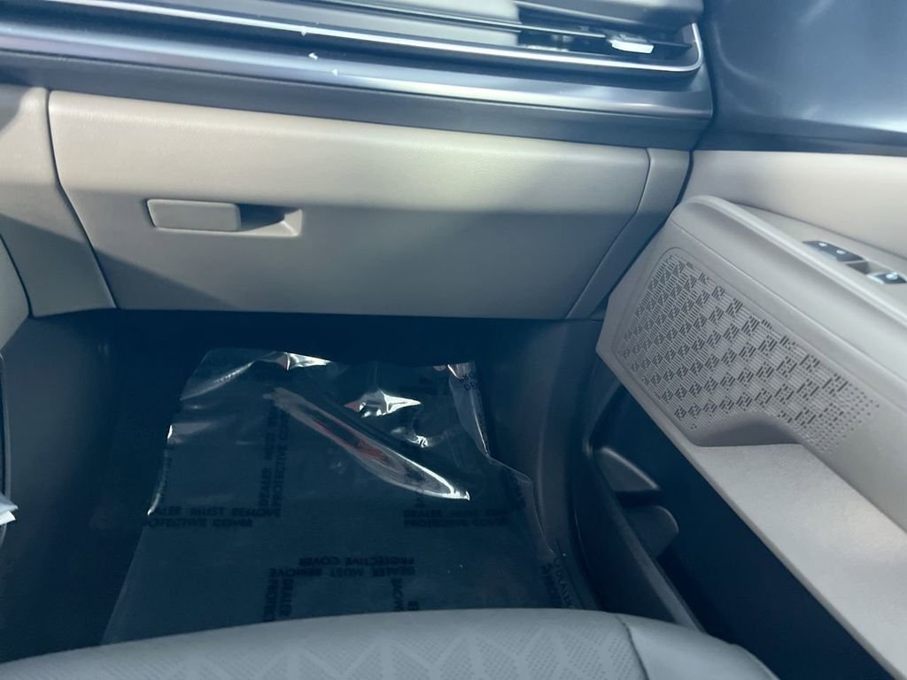 New 2026 Snow White Pearl Kia LXS image 34