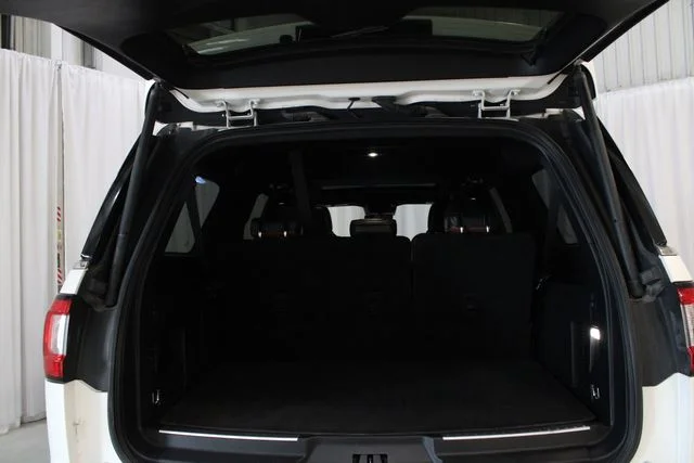 Used 2019 White Lincoln Reserve image 31