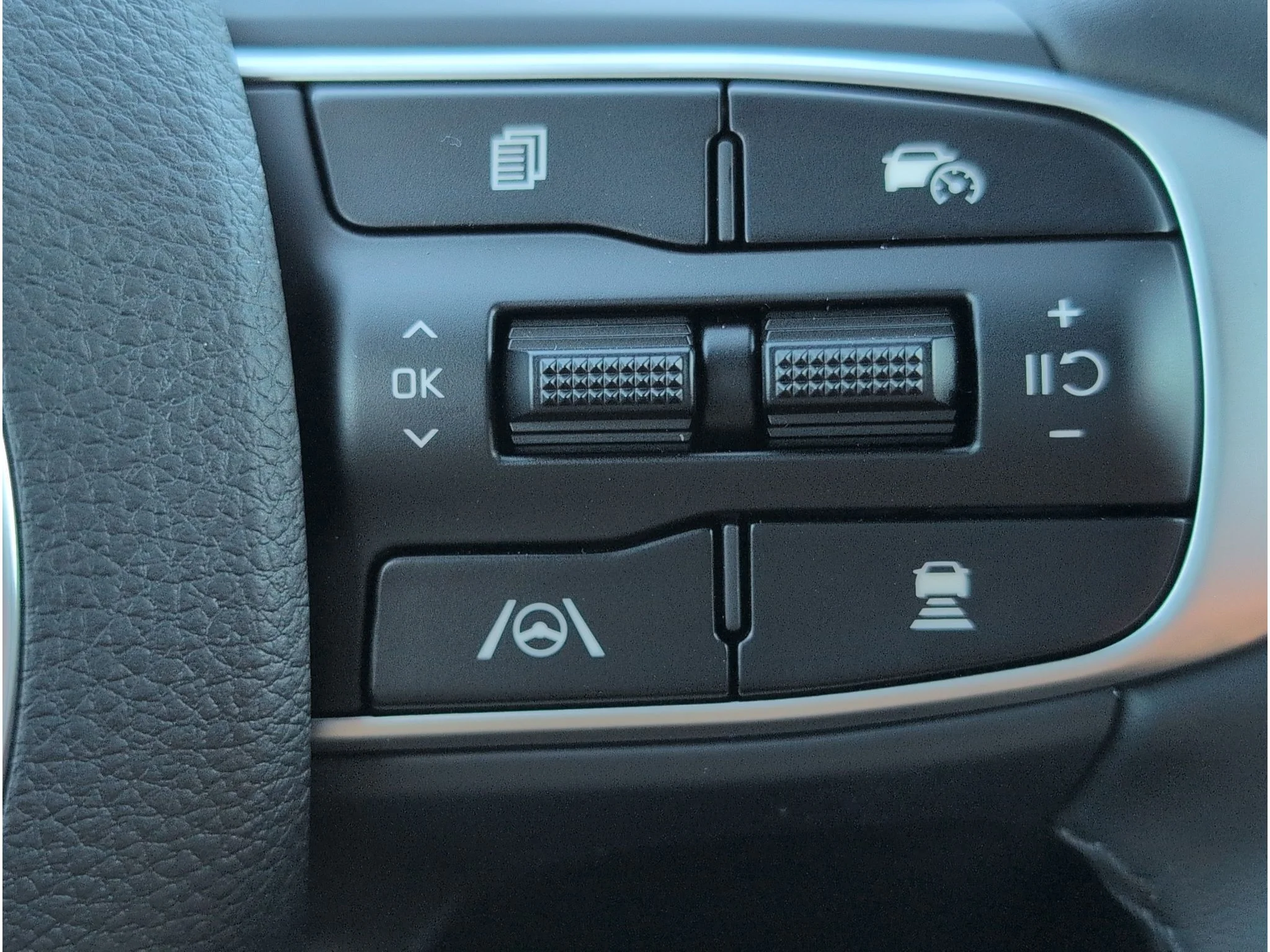 New 2027 Snow White Pearl Kia GT-Line image 23