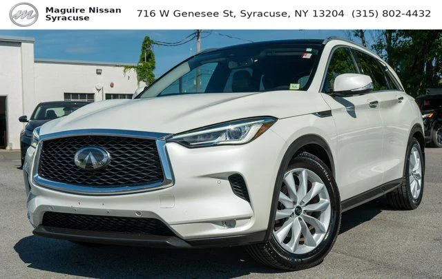 Used 2019 White INFINITI ESSENTIAL image 1