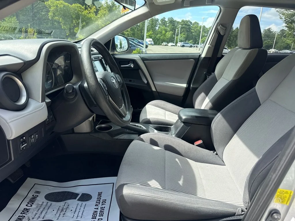 Used 2015 Classic Silver Metallic Toyota XLE image 12