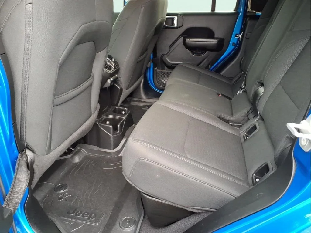 Used 2021 Blue Jeep Sport image 17