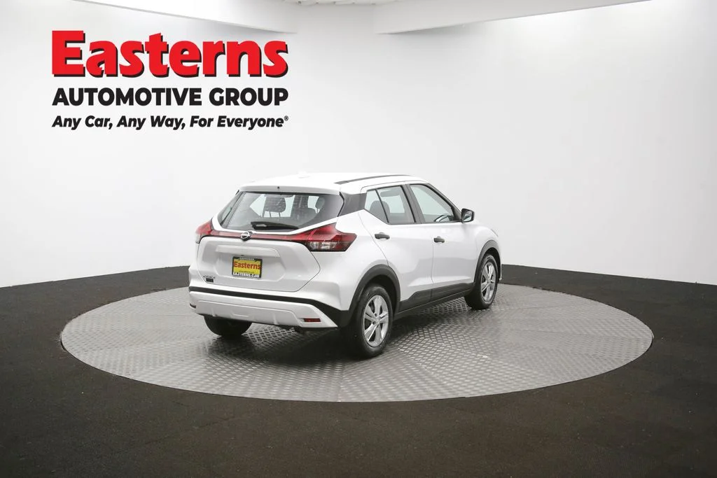 Used 2022 White Nissan S image 40